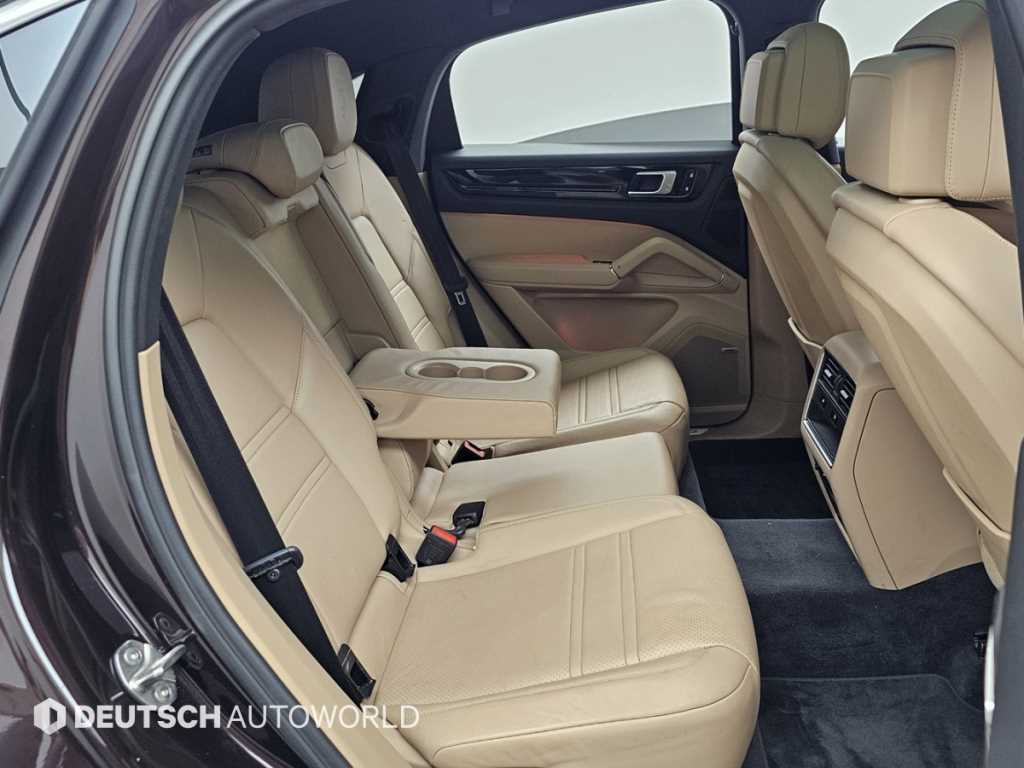 Porsche Cayenne — photo 12