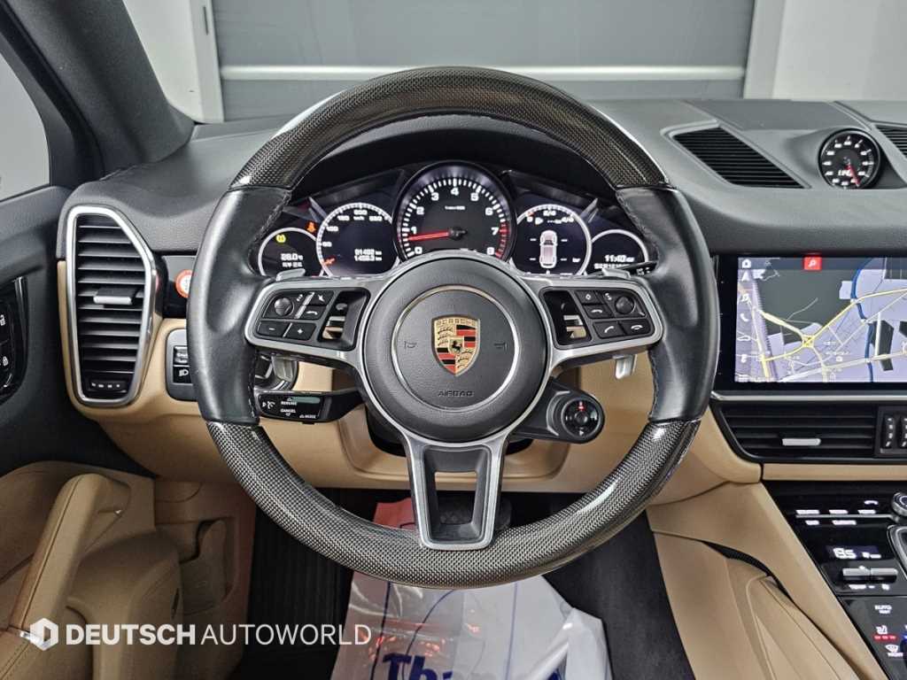 Porsche Cayenne — photo 13