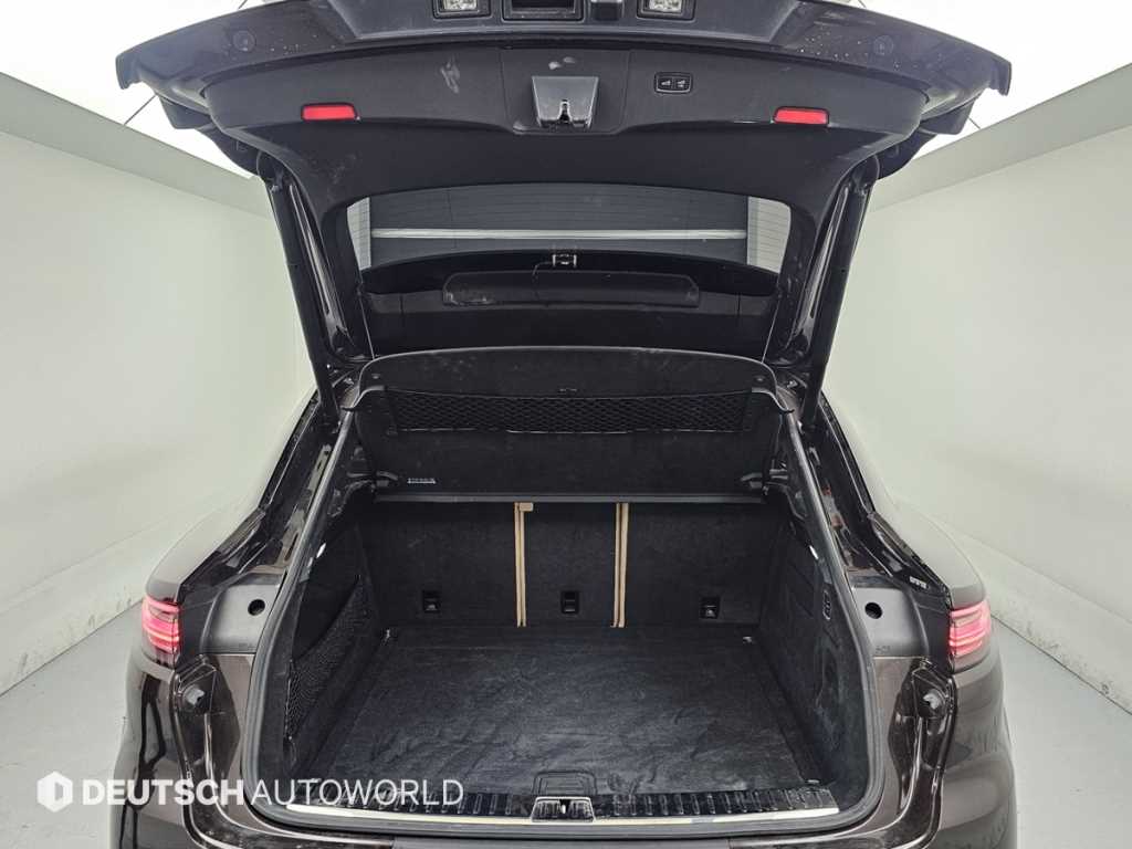 Porsche Cayenne — photo 19