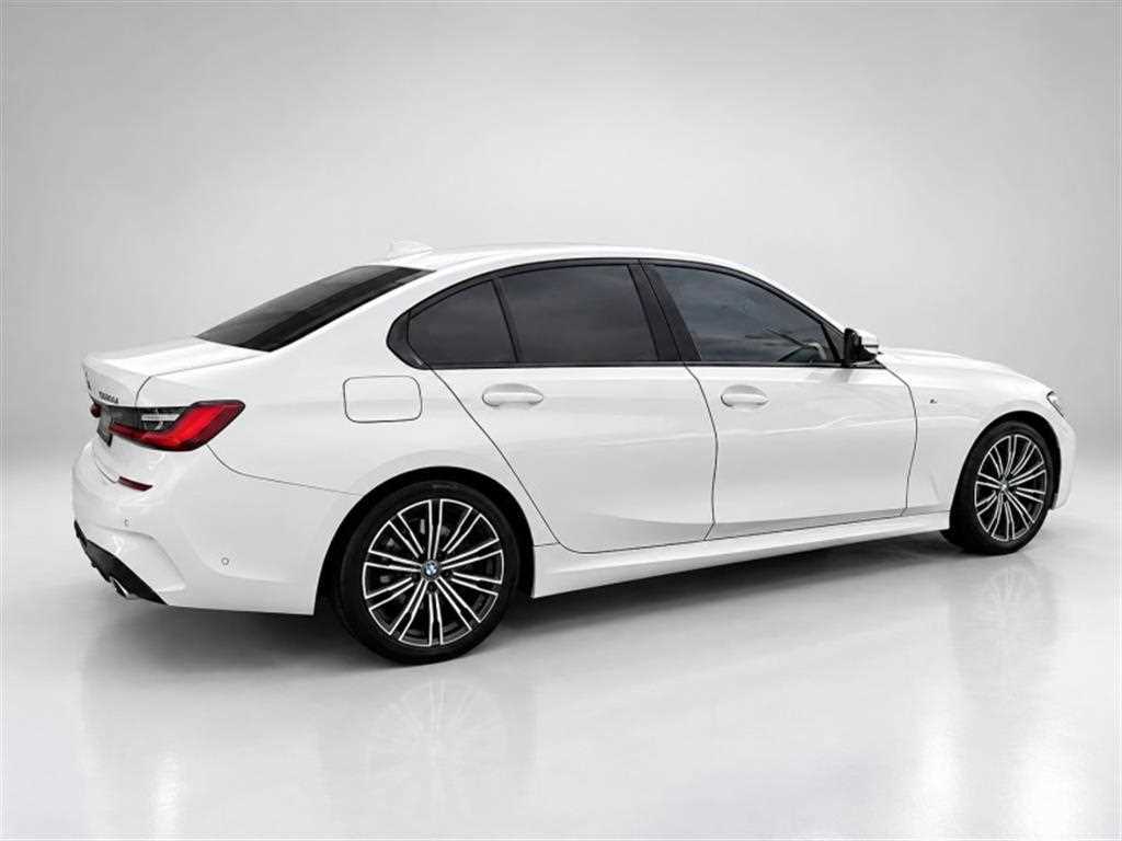 BMW 3-Series — photo 04