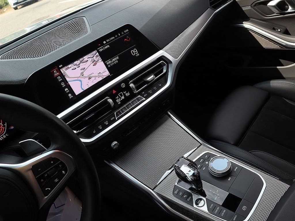 BMW 3-Series — photo 10