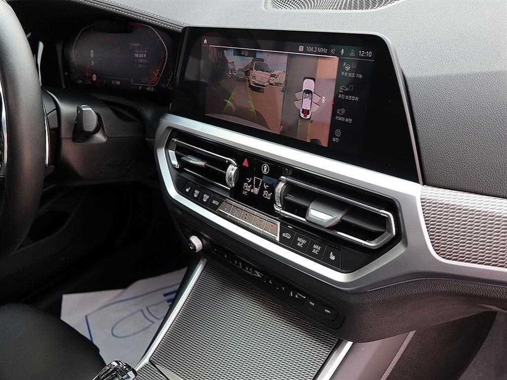 BMW 3-Series — photo 12