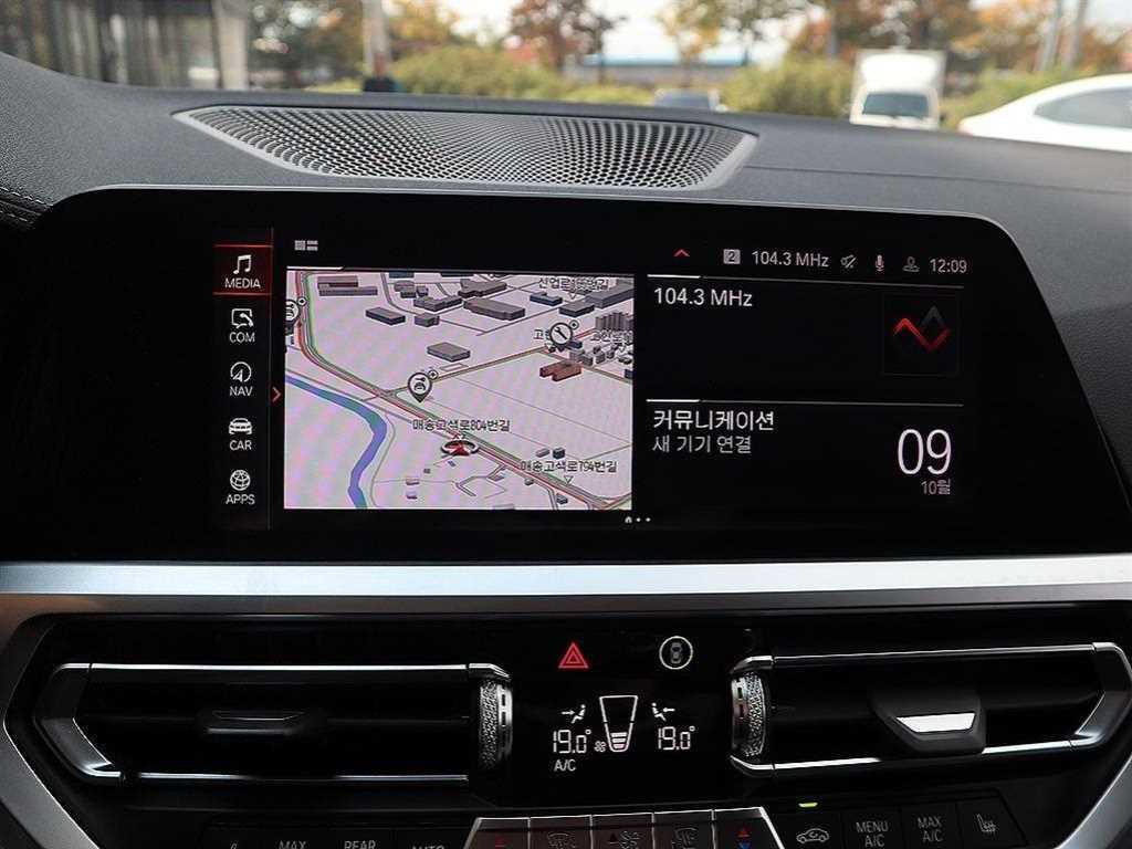 BMW 3-Series — photo 15