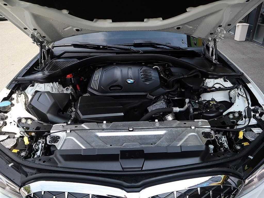 BMW 3-Series — photo 20