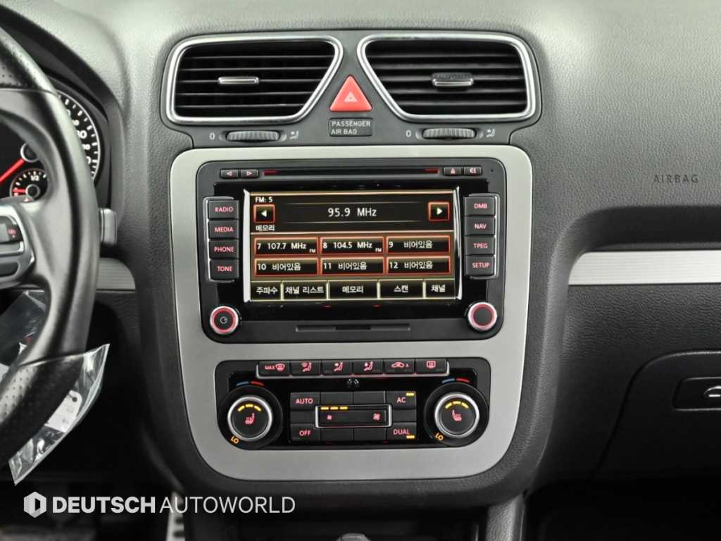 Volkswagen Scirocco — photo 14