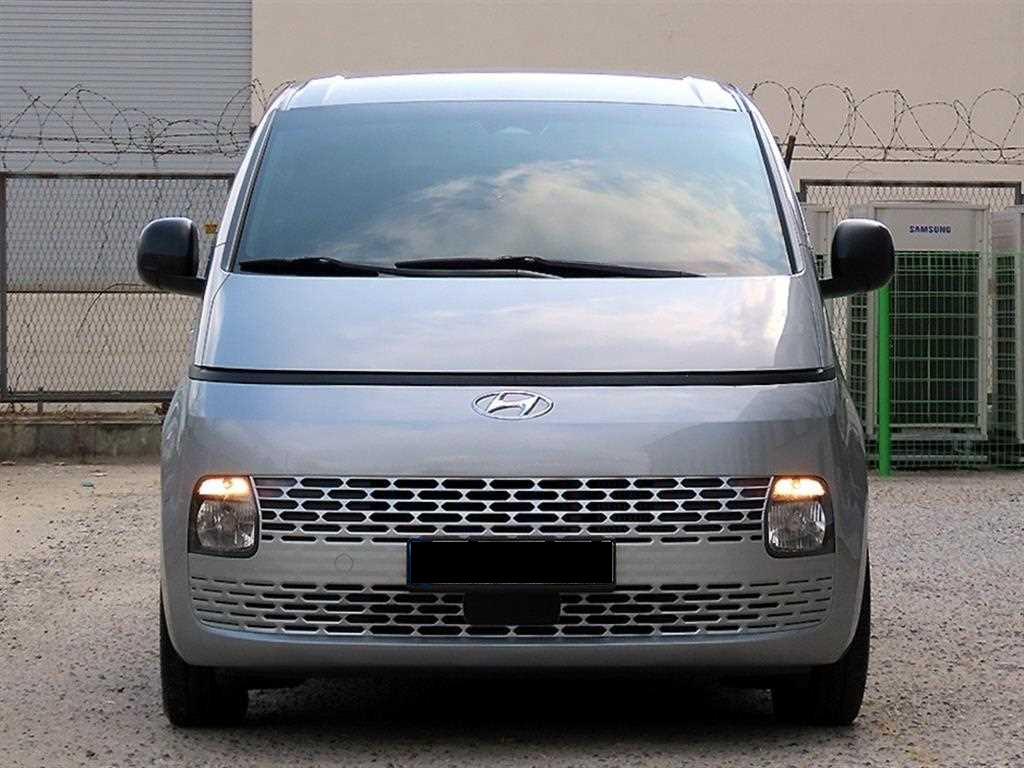 Hyundai Staria — photo 01