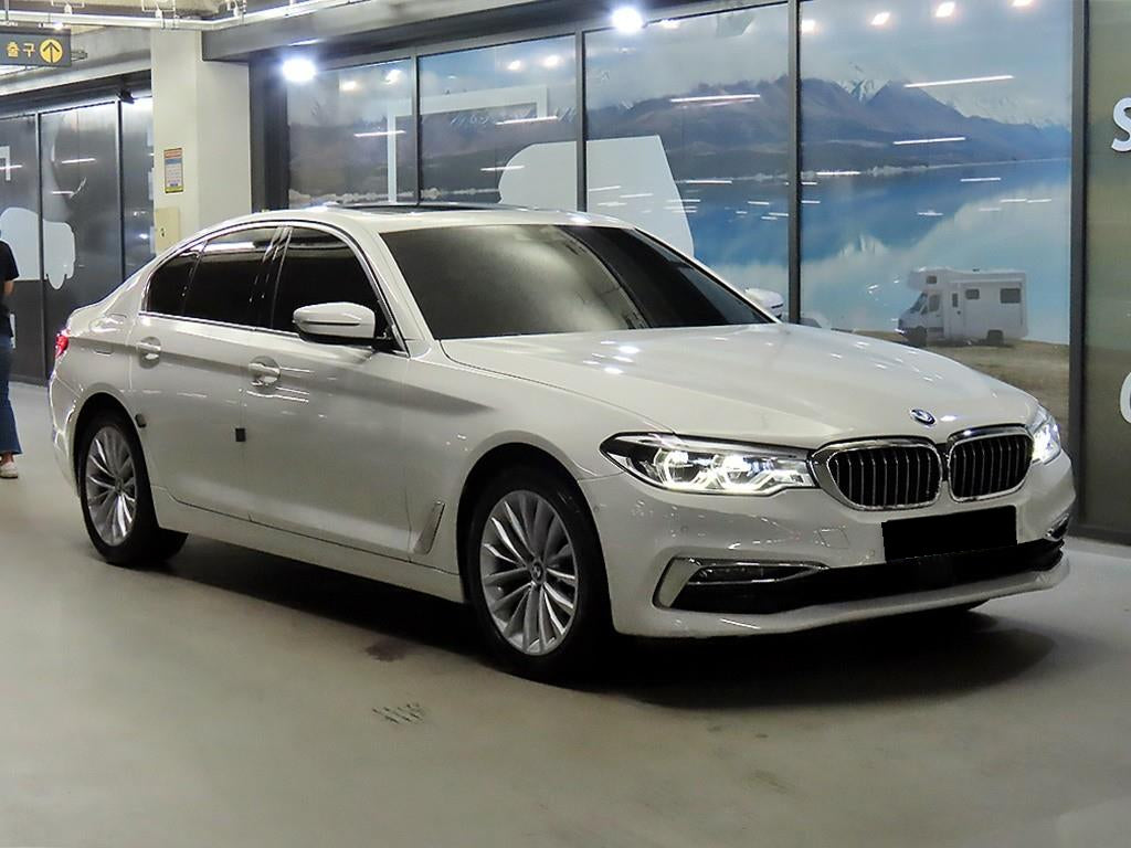 BMW 5-Series — photo 01