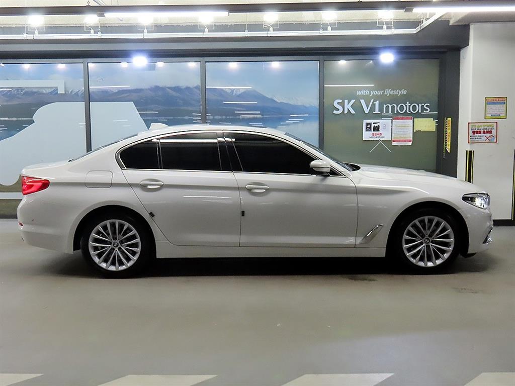 BMW 5-Series — photo 03