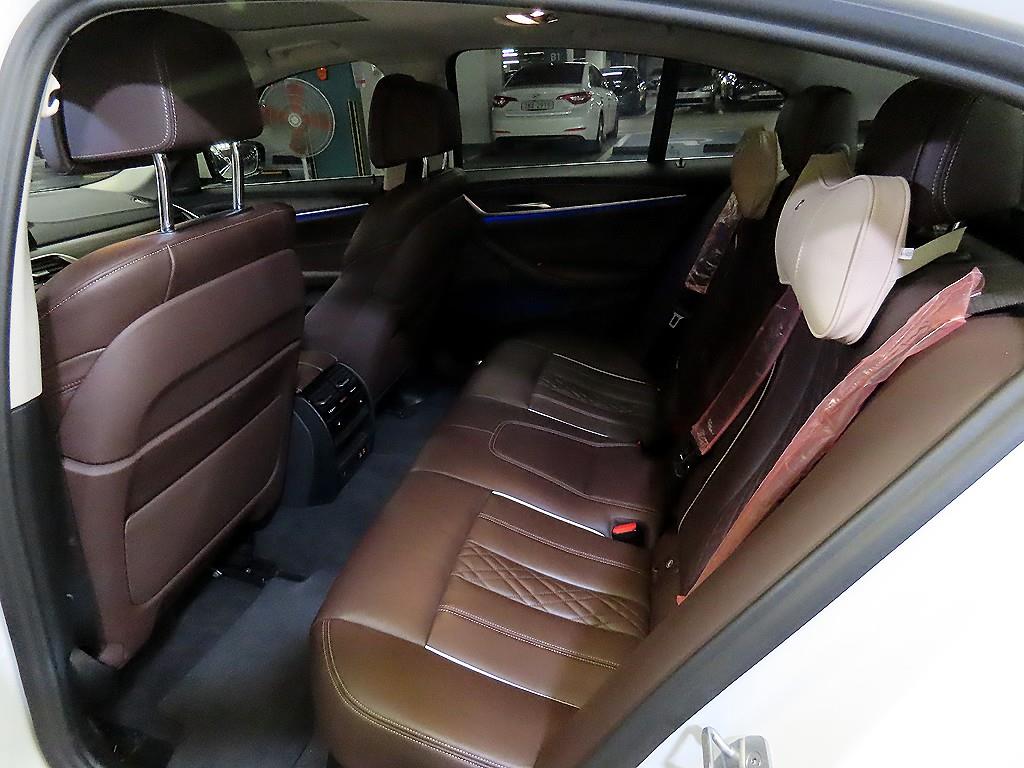 BMW 5-Series — photo 07