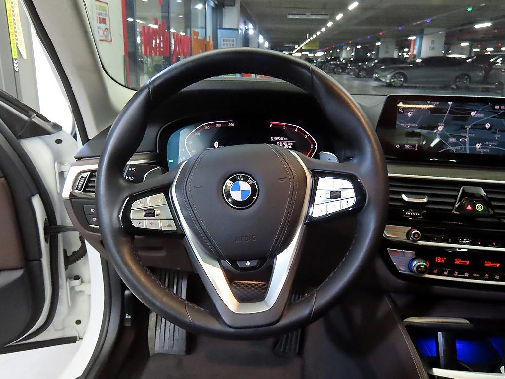 BMW 5-Series — photo 08