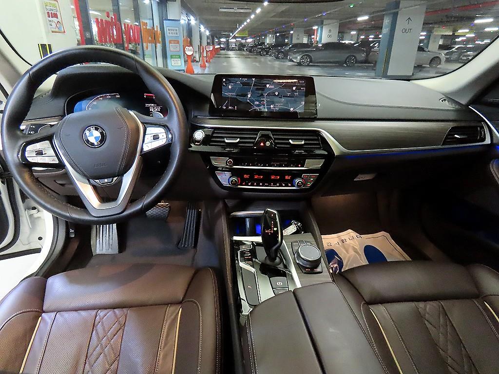 BMW 5-Series — photo 10