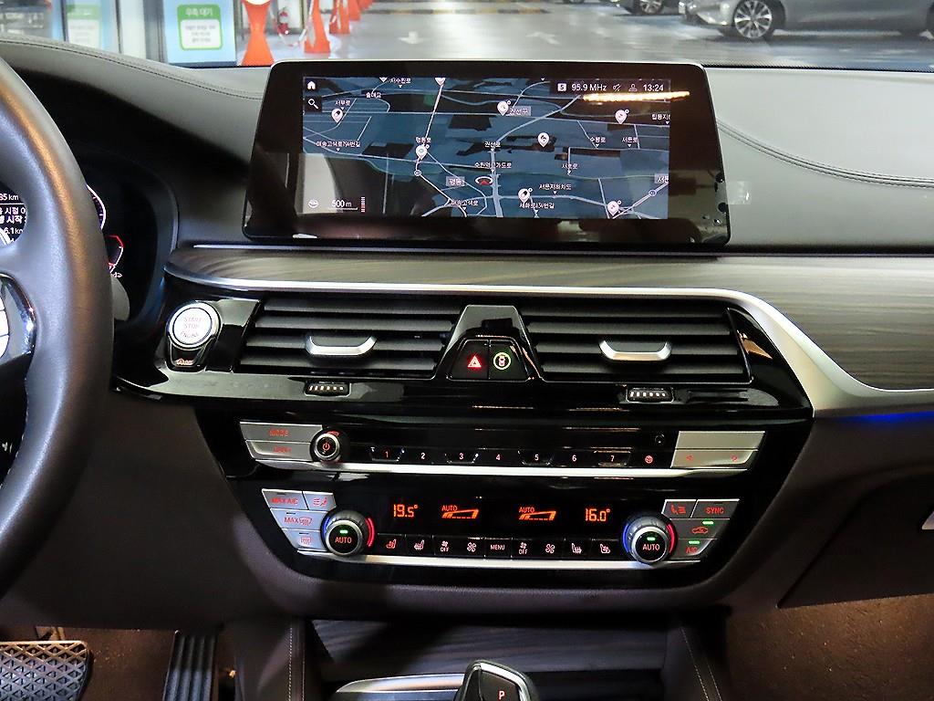BMW 5-Series — photo 11
