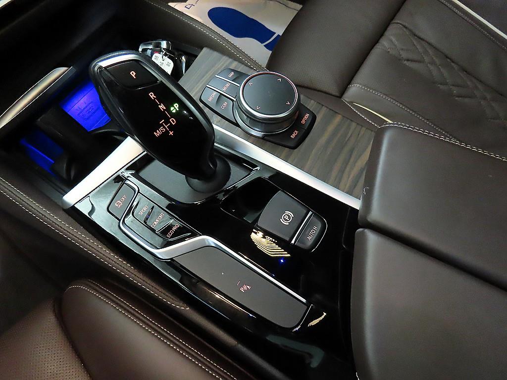 BMW 5-Series — photo 12