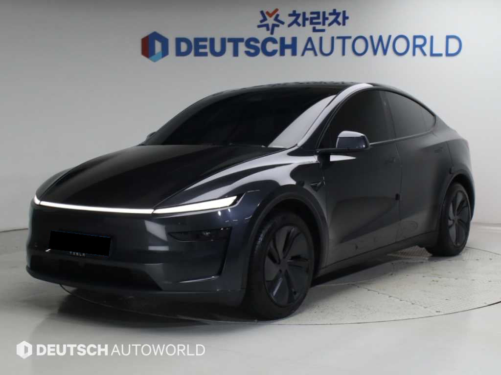 Tesla Model Y — photo 01