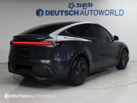 Tesla Model Y — photo 02