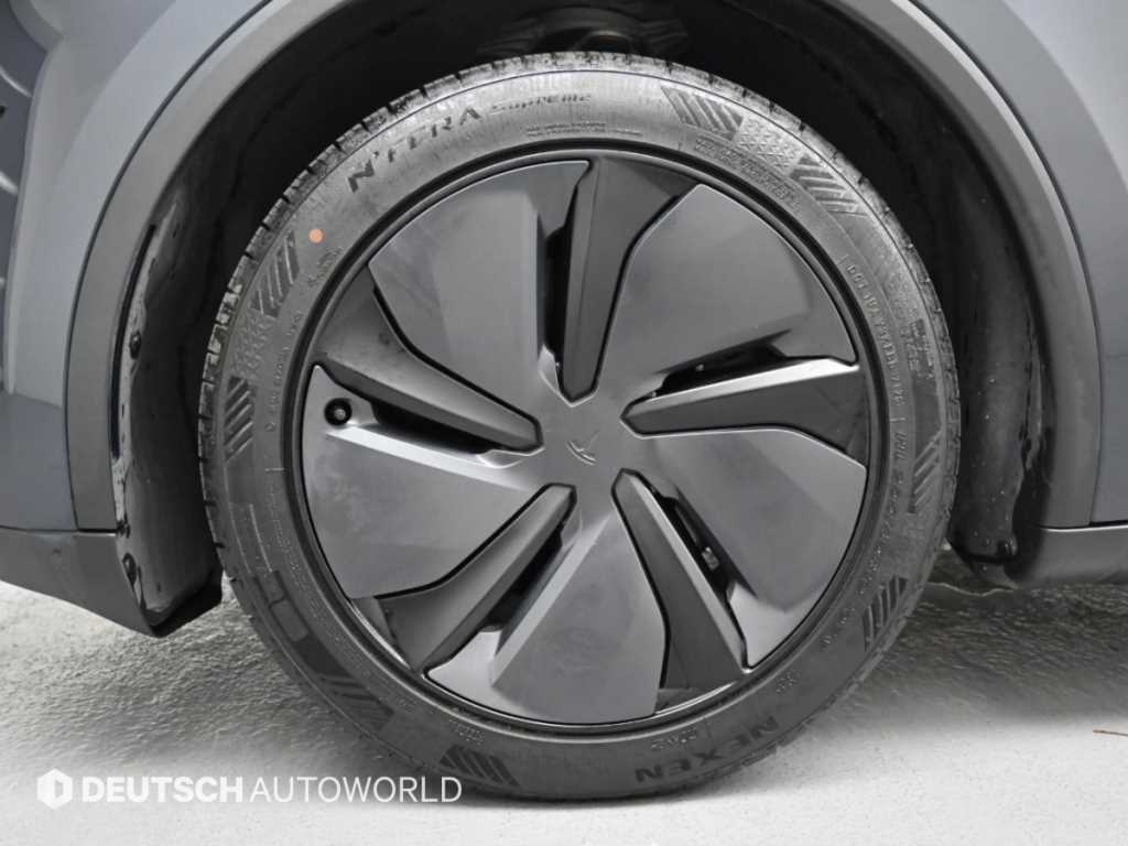 Tesla Model Y — photo 05