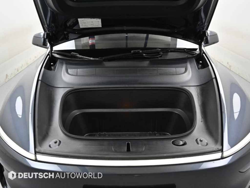 Tesla Model Y — photo 06