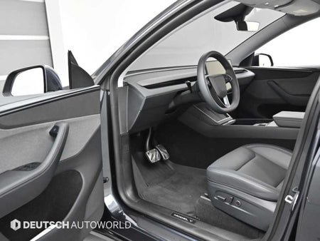Tesla Model Y — photo 11
