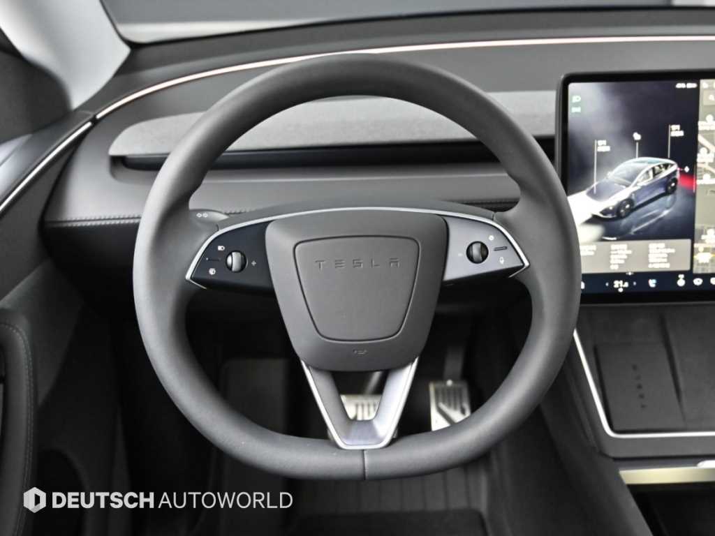 Tesla Model Y — photo 12