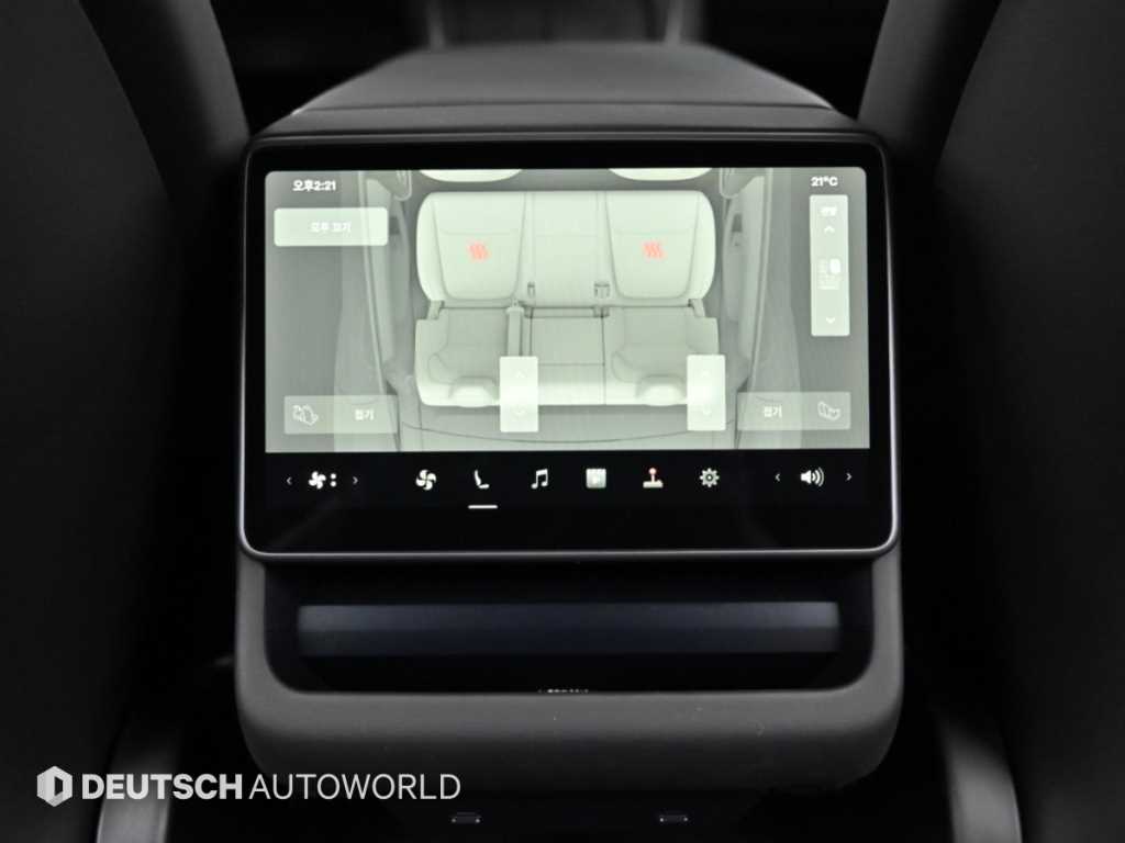 Tesla Model Y — photo 15