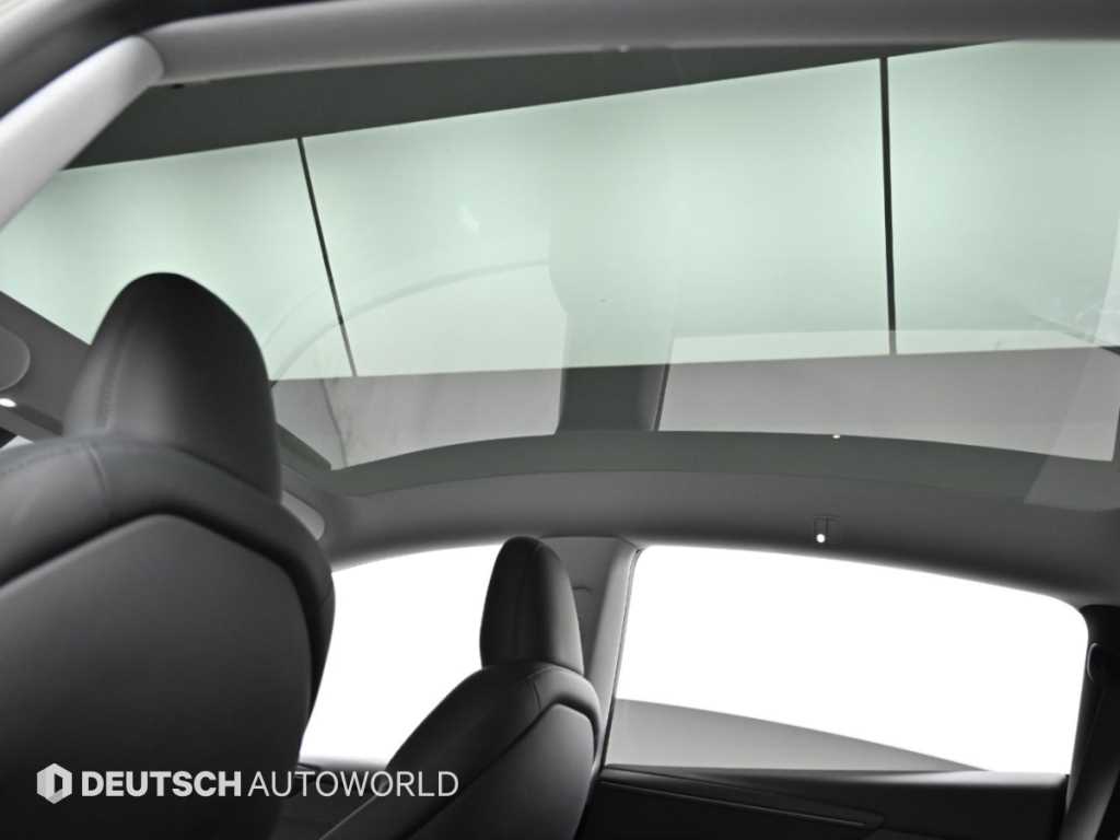 Tesla Model Y — photo 17