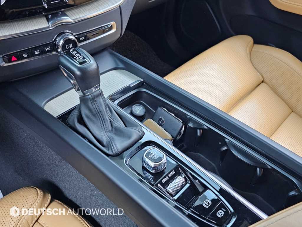 Volvo XC60 — photo 09