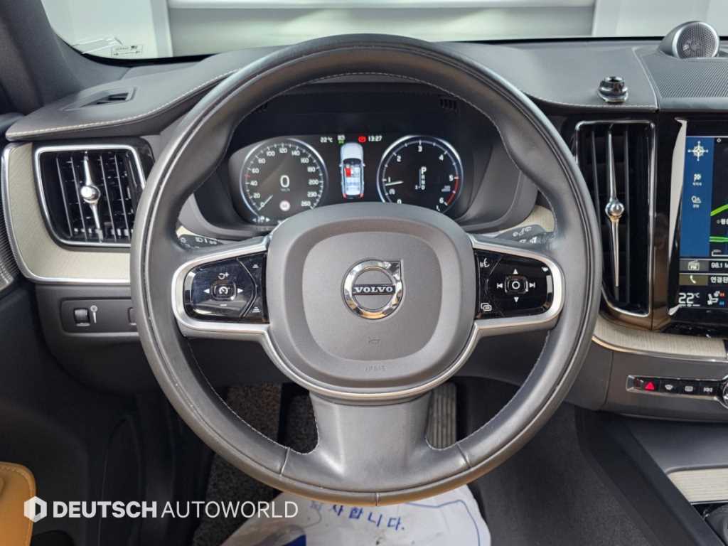 Volvo XC60 — photo 13