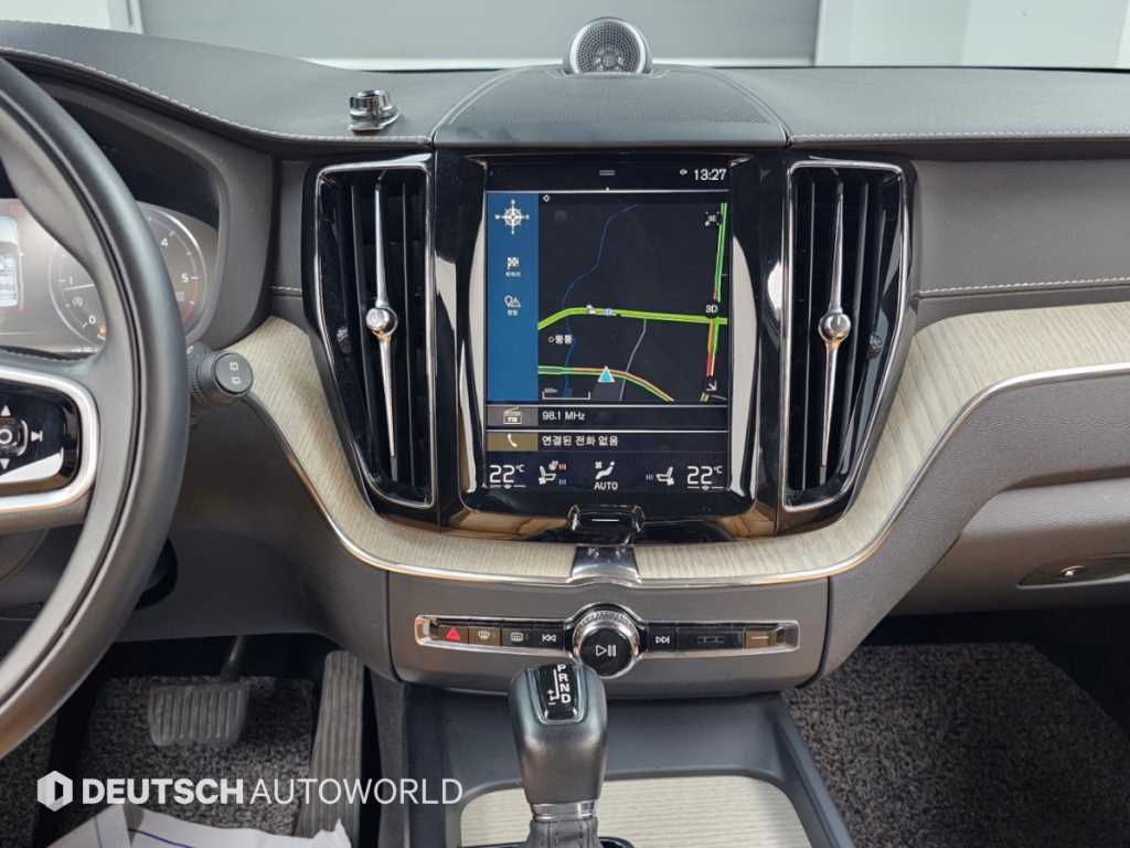 Volvo XC60 — photo 14