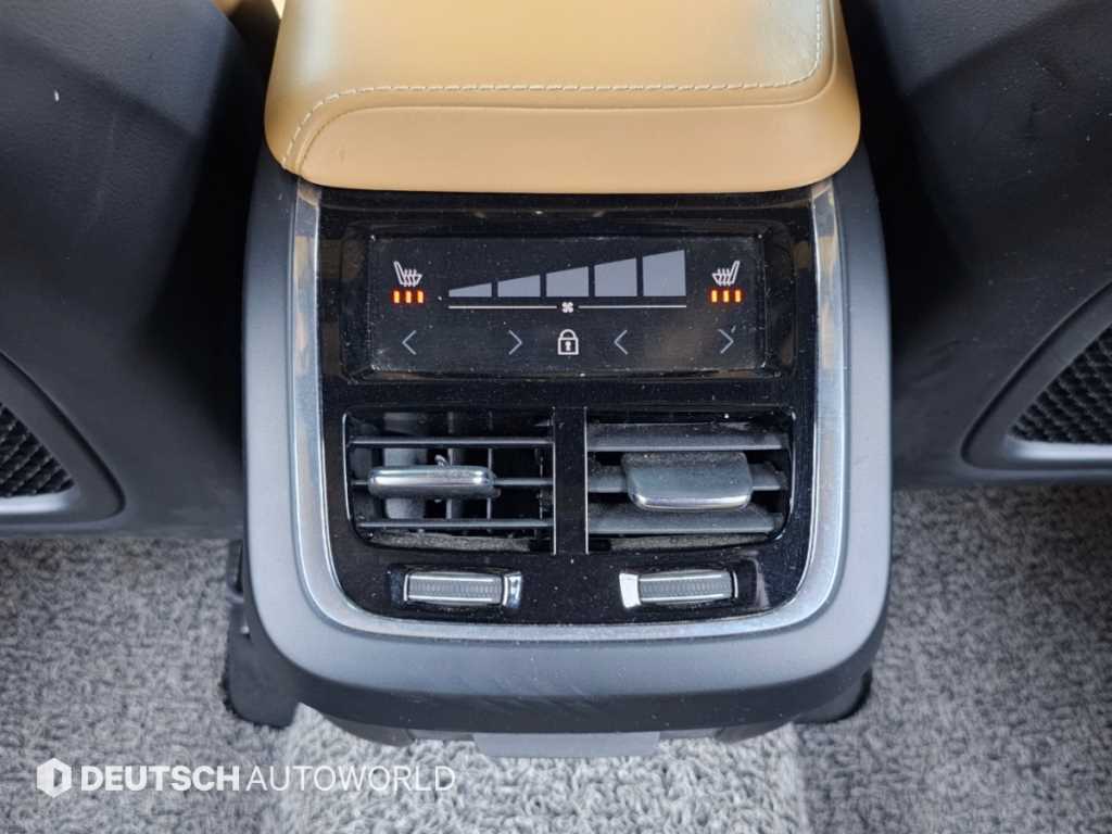 Volvo XC60 — photo 16
