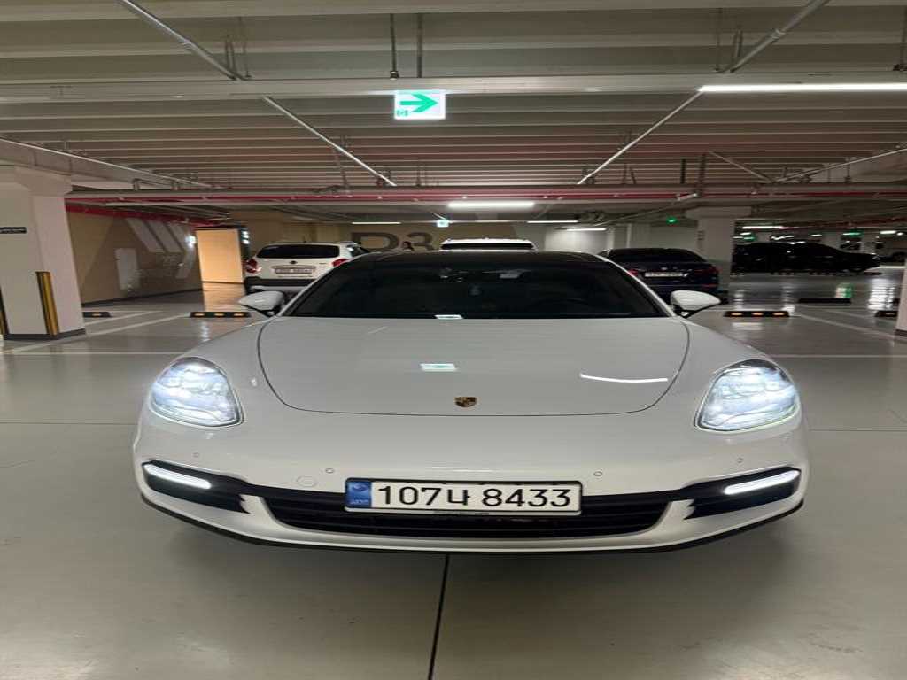 Porsche Panamera — photo 01