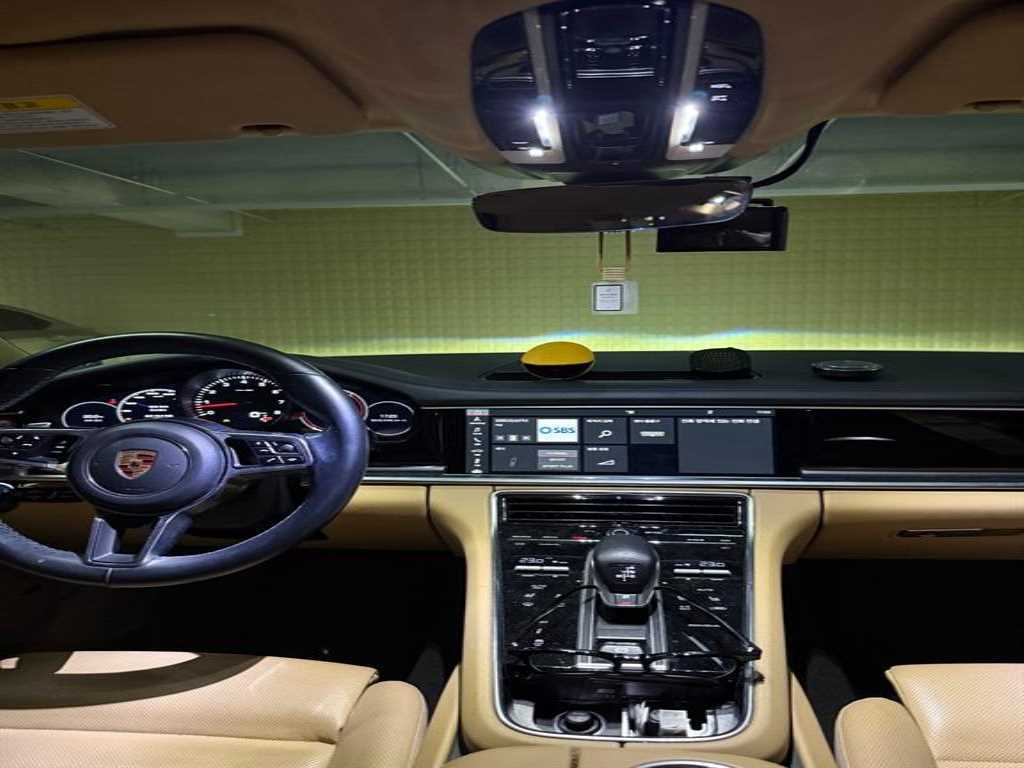 Porsche Panamera — photo 09