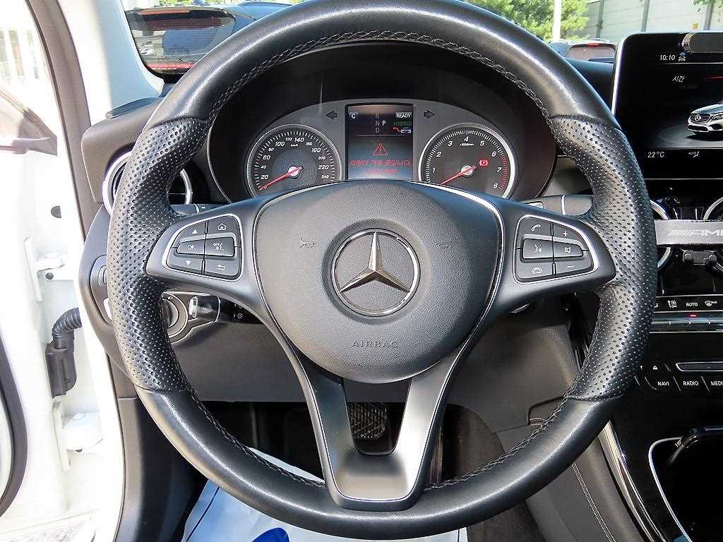Mercedes-Benz GLC-Class — photo 08