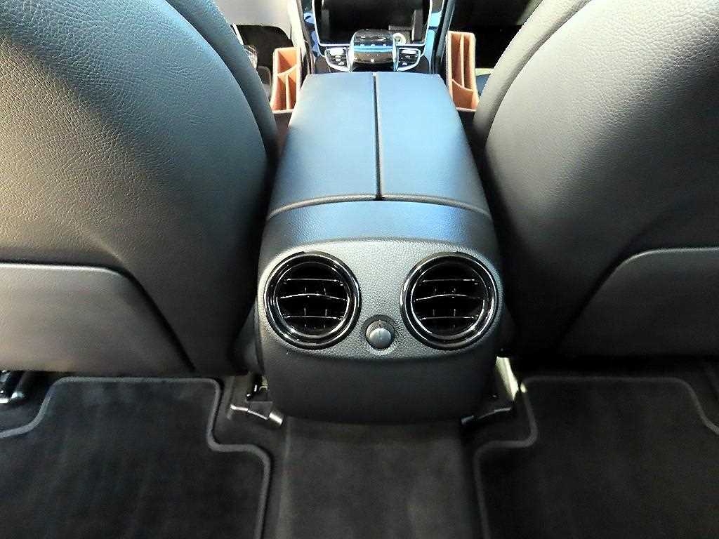 Mercedes-Benz GLC-Class — photo 17