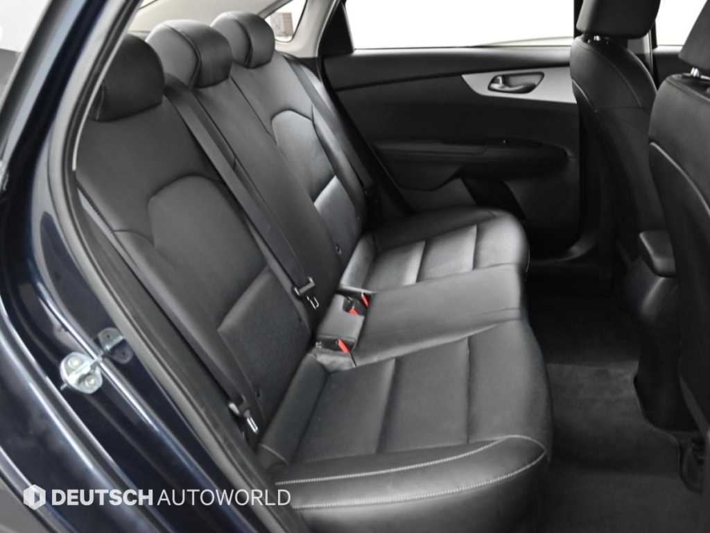 Kia K3 — photo 12