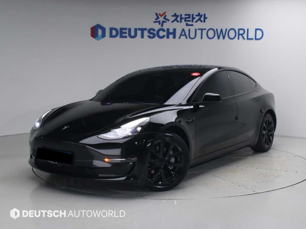 Tesla Model 3 — photo 01