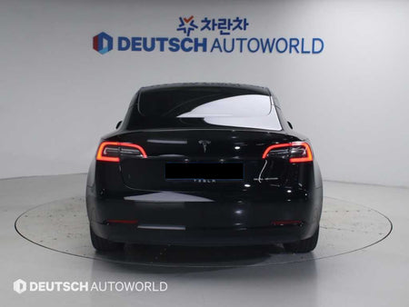 Tesla Model 3 — photo 04