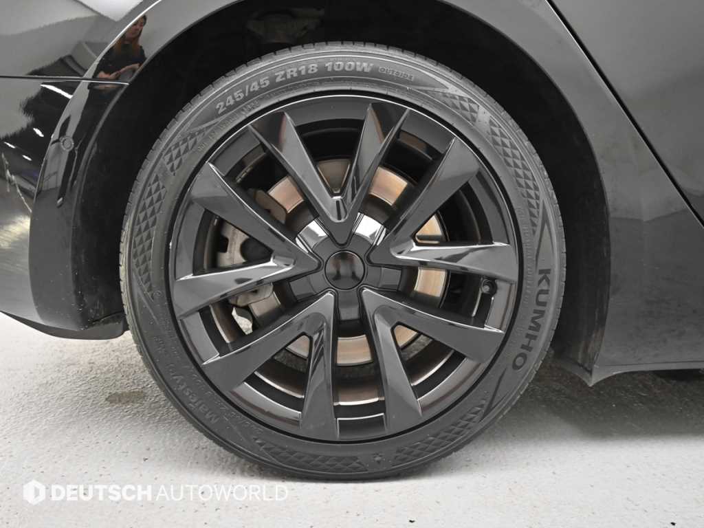 Tesla Model 3 — photo 05