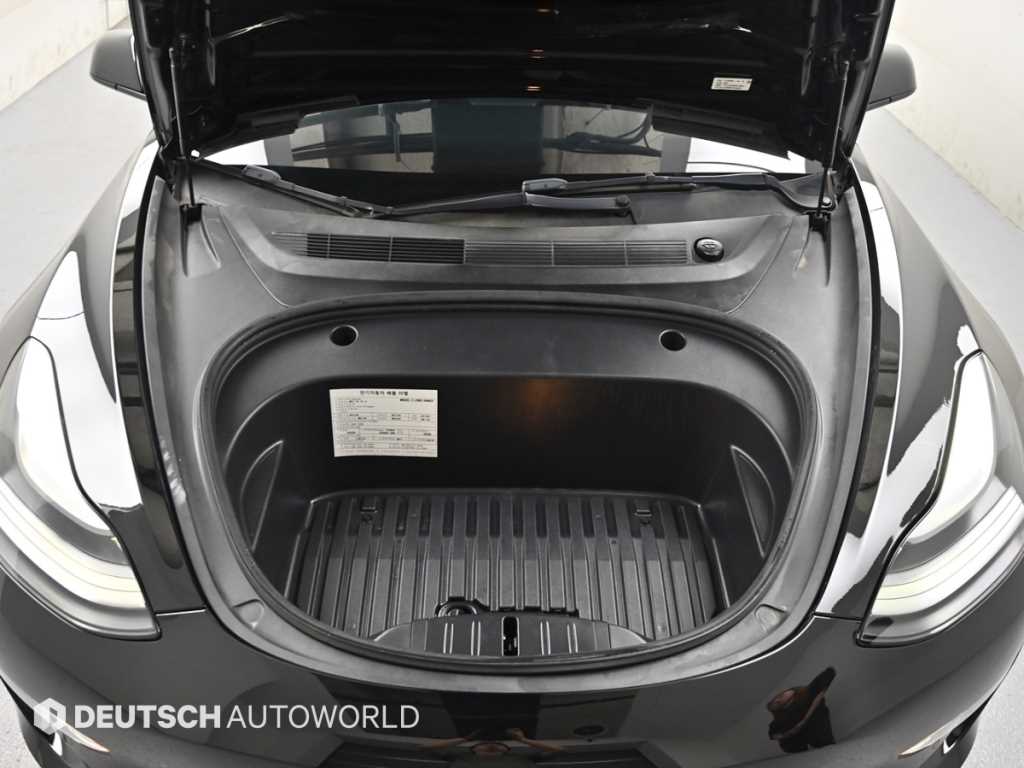 Tesla Model 3 — photo 06