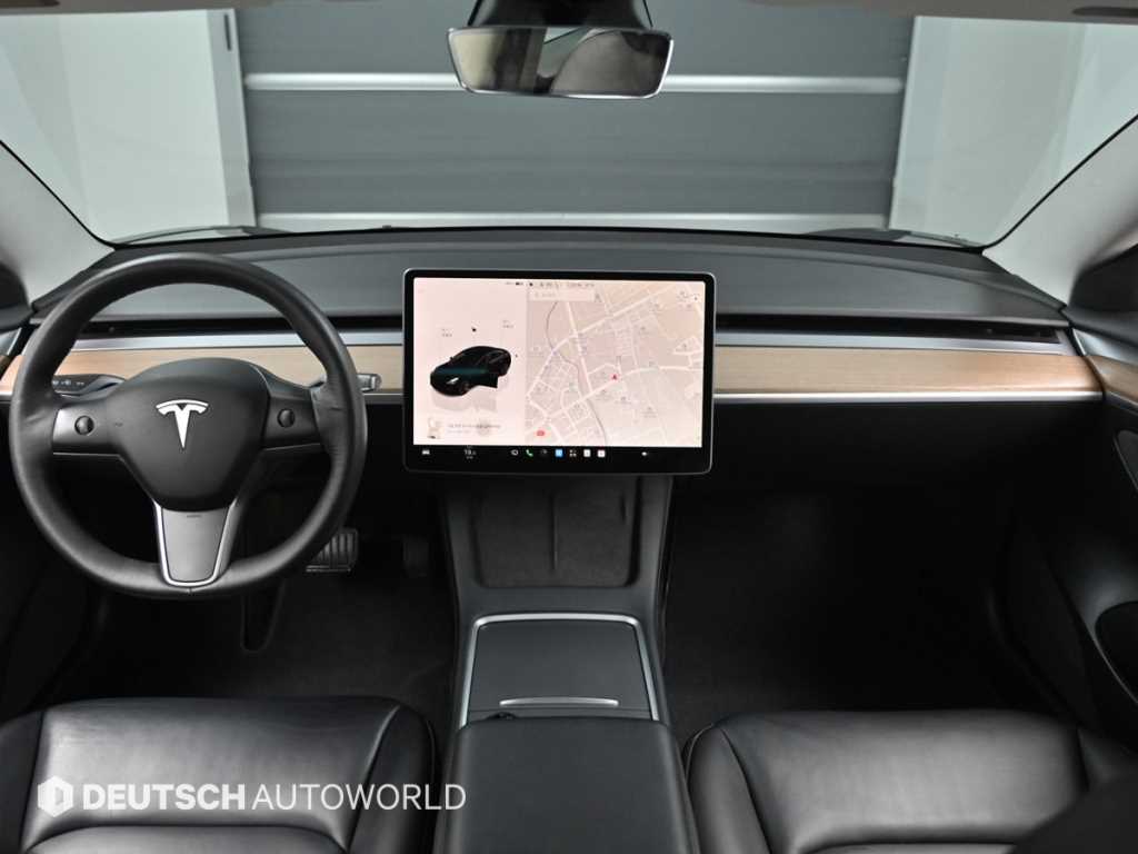 Tesla Model 3 — photo 07
