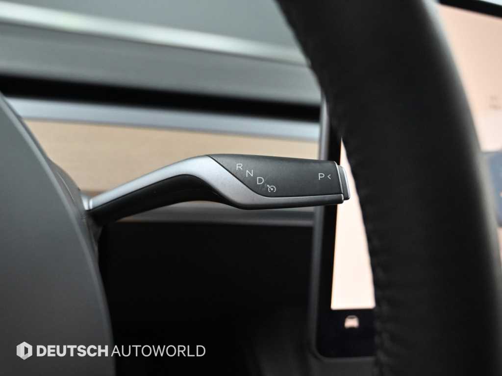 Tesla Model 3 — photo 09