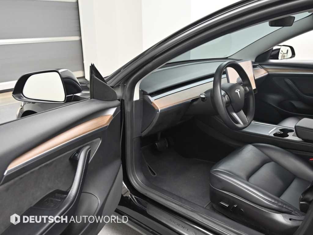 Tesla Model 3 — photo 11