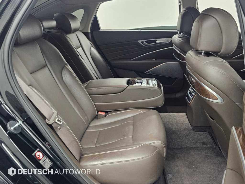 Kia K9 — photo 12