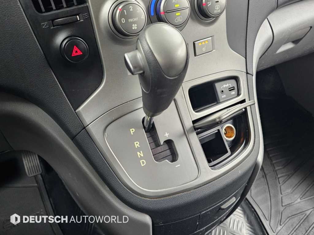 Hyundai Starex — photo 09