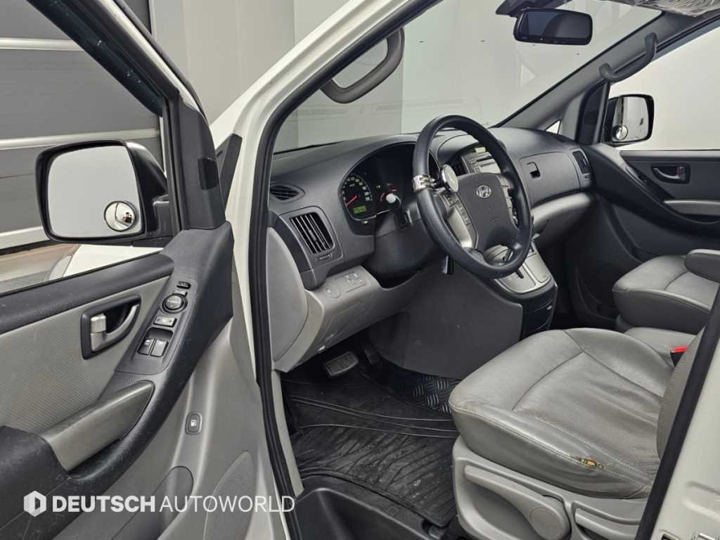 Hyundai Starex — photo 11