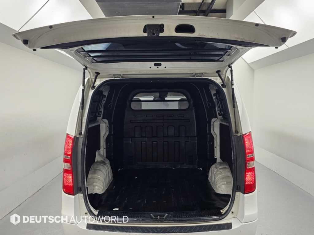 Hyundai Starex — photo 19
