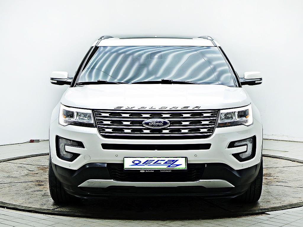 Ford Explorer — photo 01