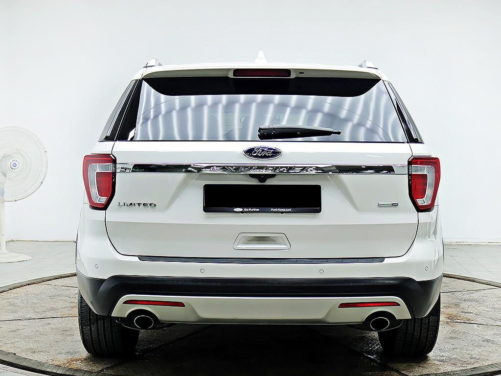 Ford Explorer — photo 03