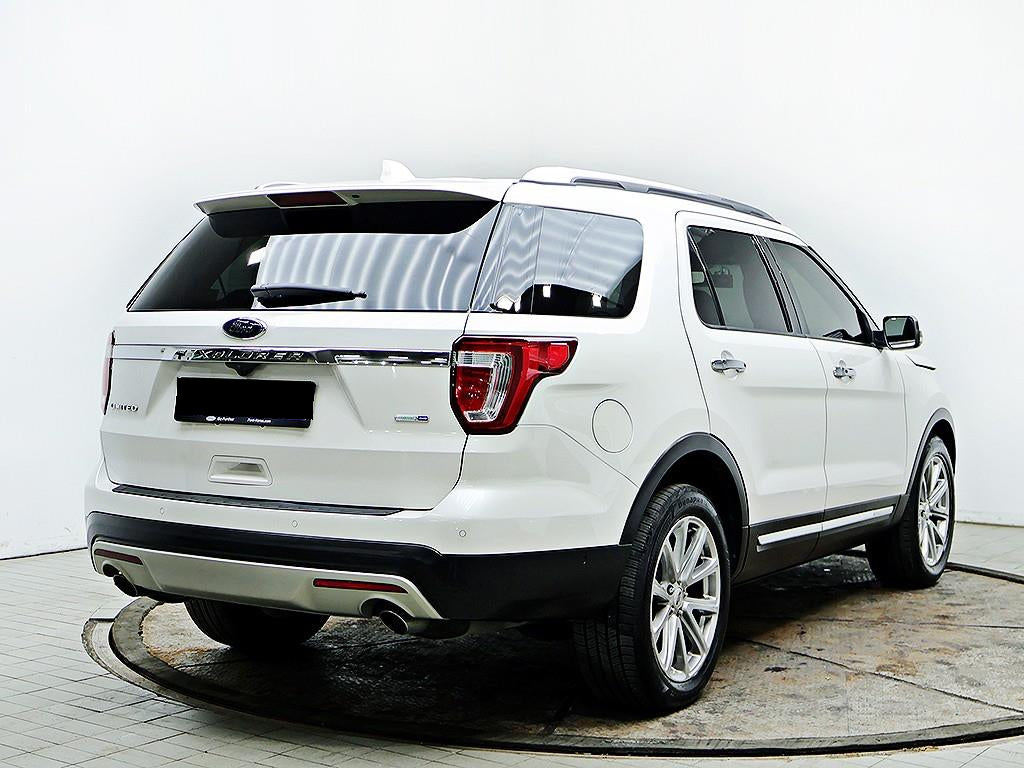 Ford Explorer — photo 04