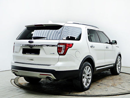 Ford Explorer — photo 04