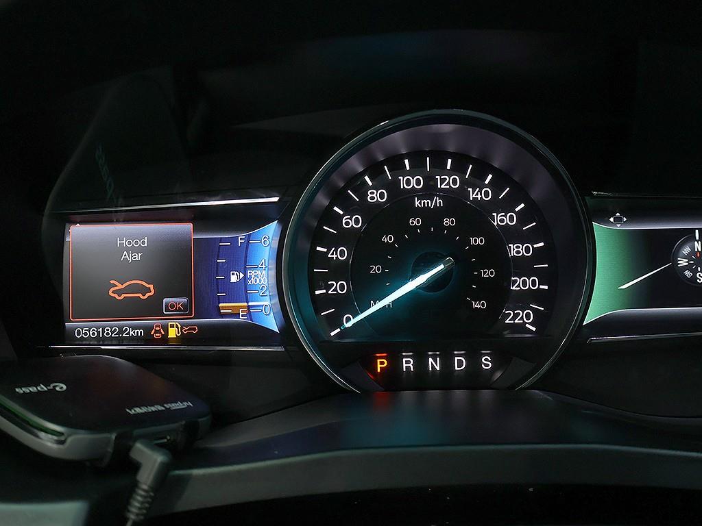 Ford Explorer — photo 06